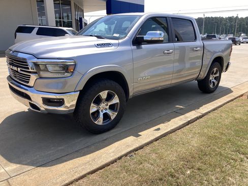 Used 2019 RAM 1500 Laramie AWD/4WD image 1
