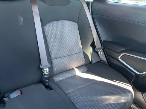 Used 2025 Kia Soul LX w/ LX Technology Package FWD image 35