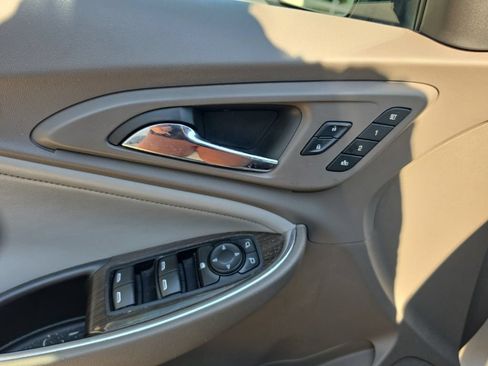 Used 2016 Chevrolet Malibu Premier w/ Driver Confidence Package II FWD image 10