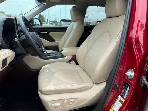 Used 2020 Toyota Highlander XLE FWD image 5