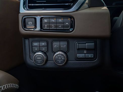 New 2026 GMC Yukon XL Denali Ultimate w/ LPO, Floor Liner Package AWD/4WD image 17