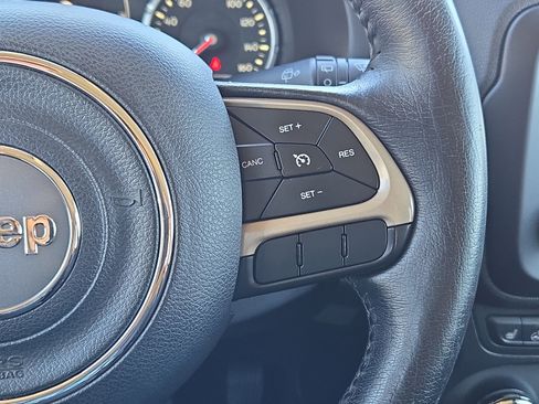 Used 2016 Jeep Renegade Latitude w/ Cold Weather Group image 18