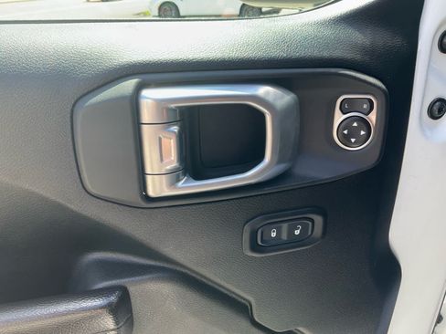 Used 2020 Jeep Wrangler Sport AWD/4WD image 17