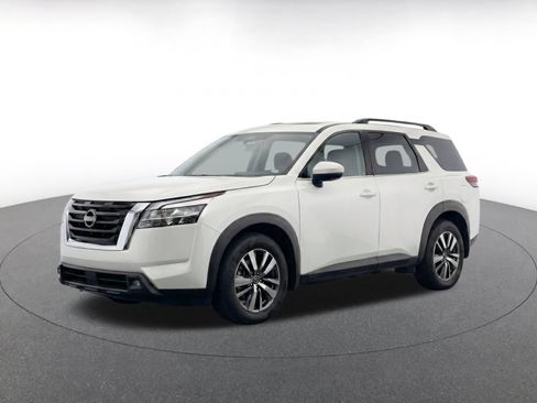 Used 2025 Nissan Pathfinder SV AWD/4WD image 3