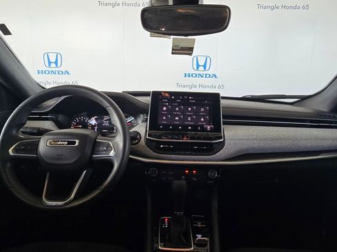 Used 2024 Jeep Compass Sport image 6