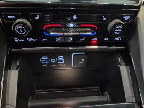Used 2023 Jeep Grand Cherokee Laredo AWD/4WD image 19