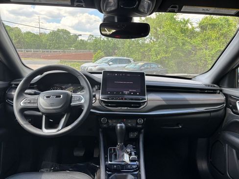 Used 2025 Jeep Compass Trailhawk w/ Trailer Tow Group AWD/4WD image 31