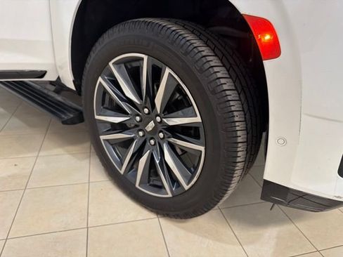 Used 2021 Cadillac Escalade Sport Platinum w/ Heavy-Duty Trailer Package AWD/4WD image 33