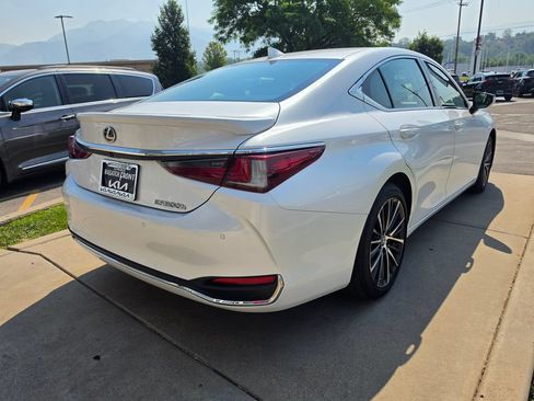 Used 2024 Lexus ES 300h w/ Premium Package FWD image 5