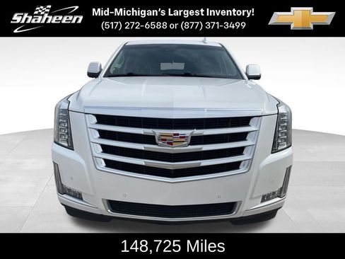 Used 2017 Cadillac Escalade ESV Luxury image 2