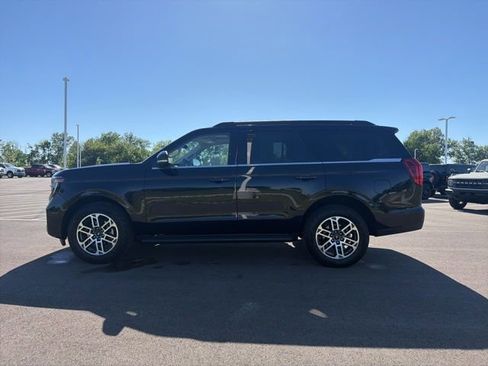 Used 2025 Ford Expedition Active AWD/4WD image 17