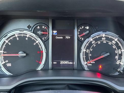 Used 2023 Toyota 4Runner TRD Off-Road Premium w/ Moonroof Package AWD/4WD image 29