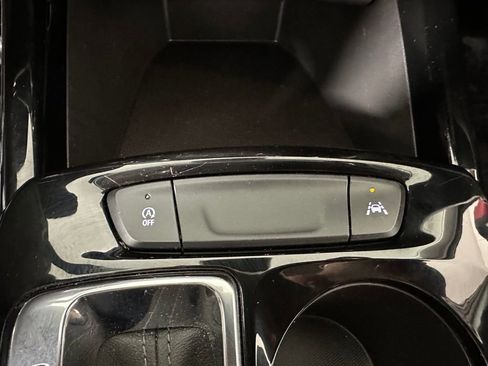 Used 2025 Chevrolet Trax LT w/ LT Convenience Package image 31