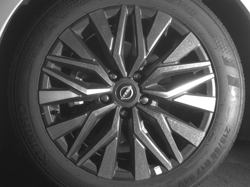 Used 2025 Nissan Altima 2.5 SV FWD image 12