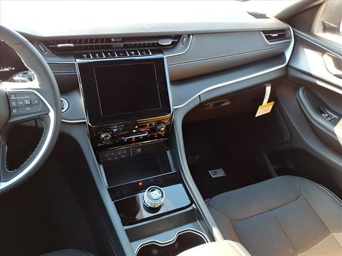 New 2025 Jeep Grand Cherokee Laredo X w/ Luxury Tech Group I image 23