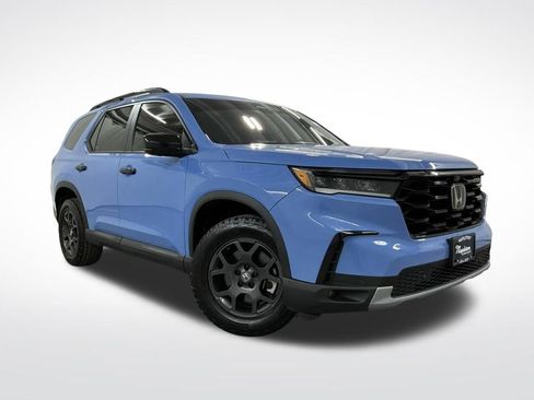 Used 2024 Honda Pilot TrailSport image 4