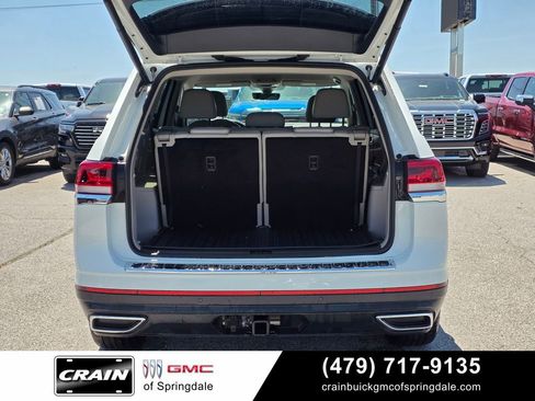 Used 2024 Volkswagen Atlas SE w/ Black Wheel Package FWD image 14