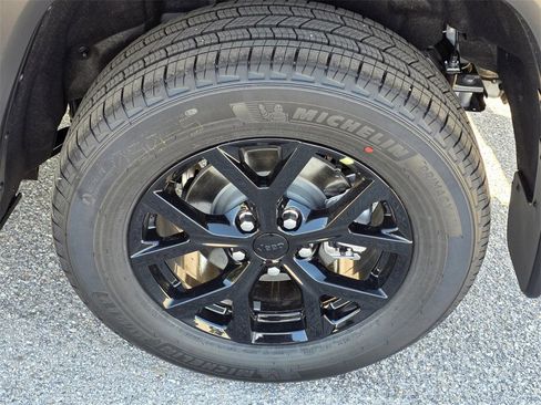 New 2025 Jeep Grand Cherokee Altitude image 33