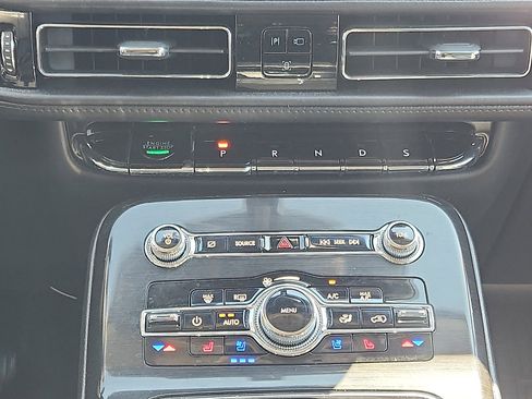 Used 2022 Lincoln Nautilus Reserve image 18