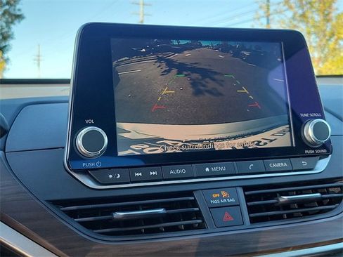 Used 2024 Nissan Altima 2.5 SV image 29