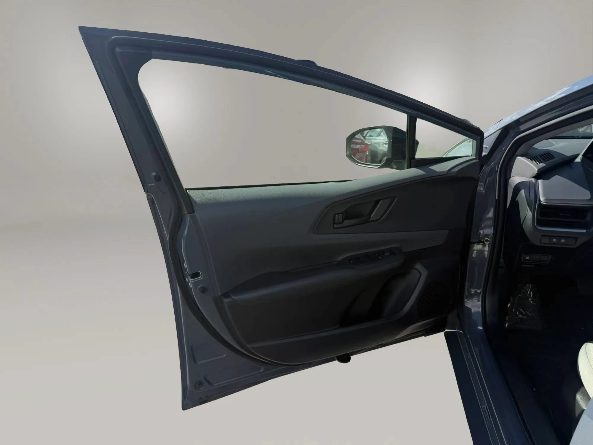 Used 2025 Toyota Prius LE FWD image 18