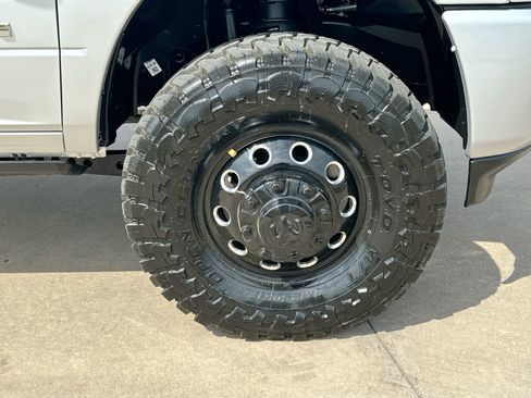 New 2026 RAM 3500 Laramie AWD/4WD image 10
