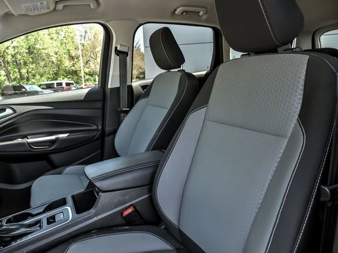 Used 2019 Ford Escape SE FWD image 16
