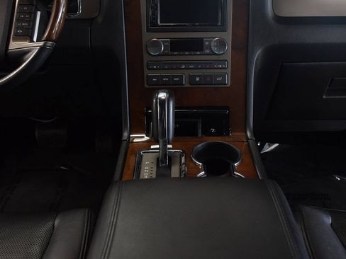 Used 2014 Lincoln Navigator 2WD image 19