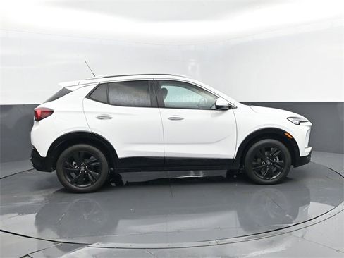 Used 2024 Buick Encore GX Sport Touring image 4