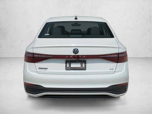 Used 2025 Volkswagen Jetta SE FWD image 6
