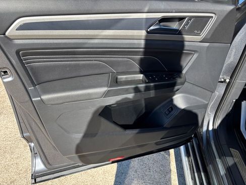 Used 2020 Volkswagen Atlas Cross Sport SEL Premium image 11