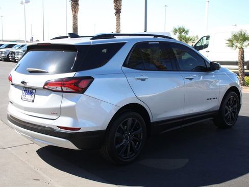 Used 2022 Chevrolet Equinox RS w/ Infotainment Package FWD image 8