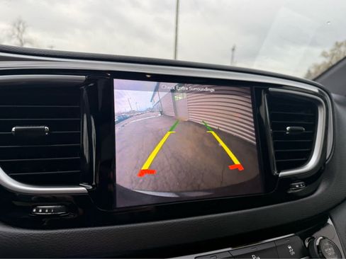 Used 2018 Chrysler Pacifica Touring-L Plus w/ S Appearance Package image 27