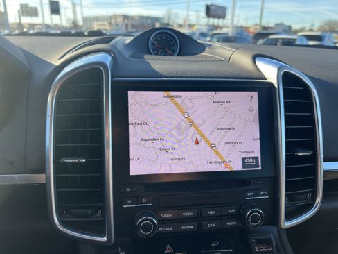 Used 2018 Porsche Cayenne Platinum Edition image 23