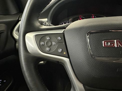 Certified 2023 GMC Acadia SLT w/ Preferred Package image 9