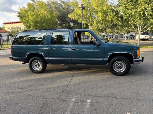Used 1993 GMC Suburban 2500 RWD image 8