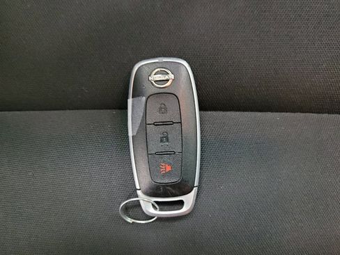 Used 2023 Nissan Rogue S image 32