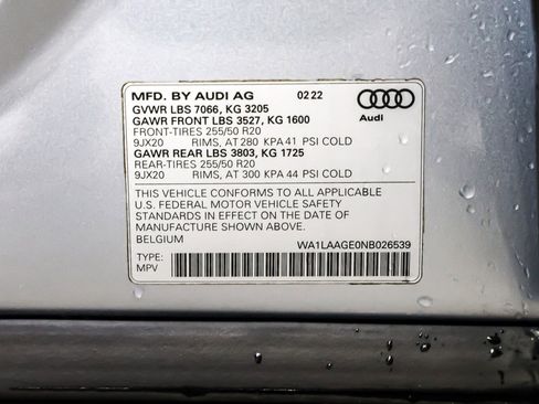 Used 2022 Audi e-tron Premium Plus w/ Premium Plus Package image 26