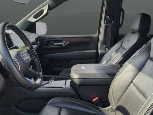 Used 2025 GMC Yukon Denali AWD/4WD image 10