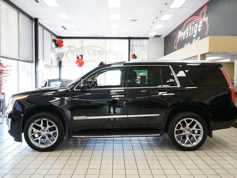 Used 2016 Cadillac Escalade Luxury AWD/4WD image 3