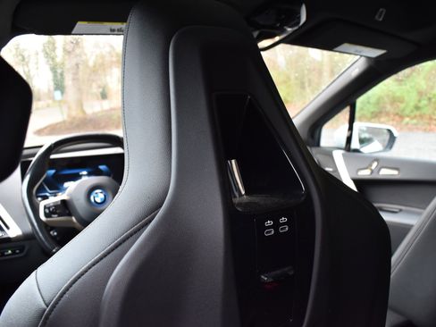 Used 2022 BMW iX xDrive50 w/ Premium Package image 29