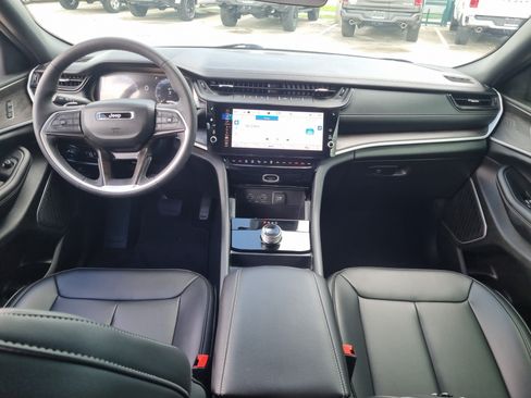 Used 2026 Jeep Grand Cherokee L Limited w/ Limited Altitude Package RWD image 14