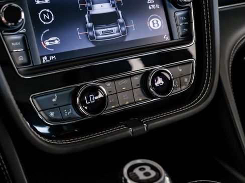 Used 2017 Bentley Bentayga image 27