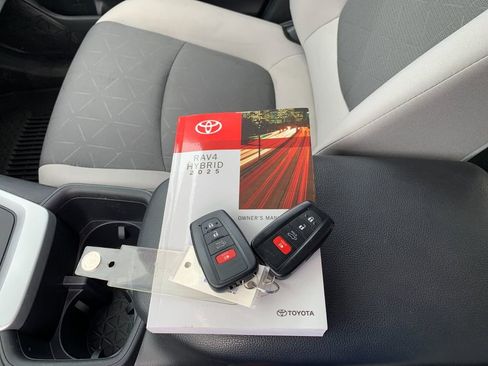 Used 2025 Toyota RAV4 XLE w/ Convenience Package AWD/4WD image 9
