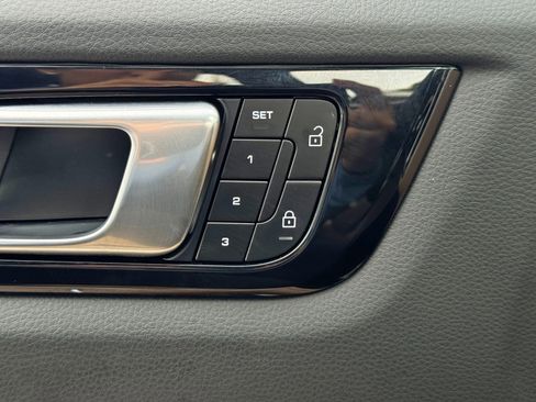 Used 2023 Porsche Cayenne Platinum Edition image 19