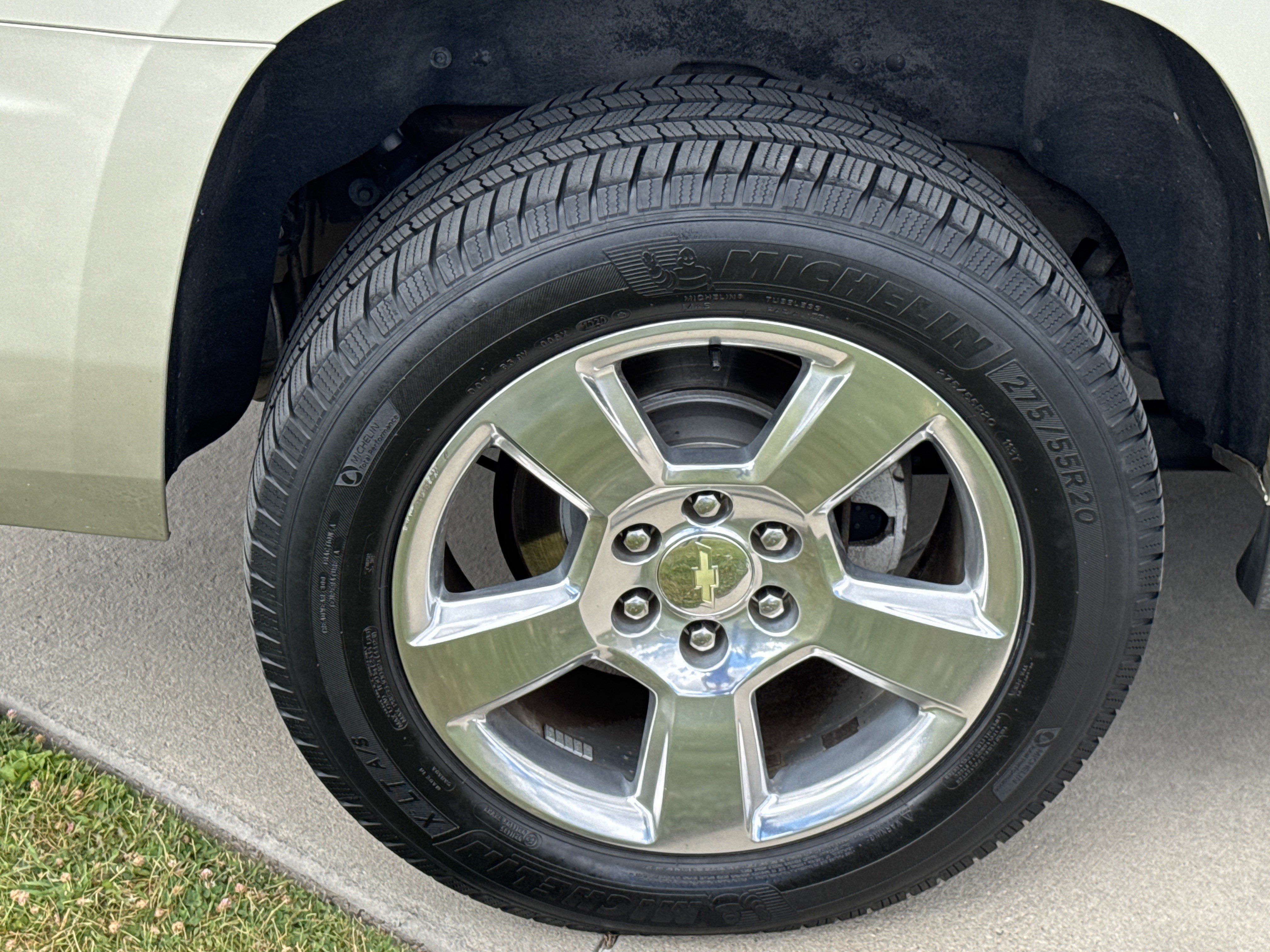 Used 2015 Chevrolet Suburban LT AWD/4WD image 14