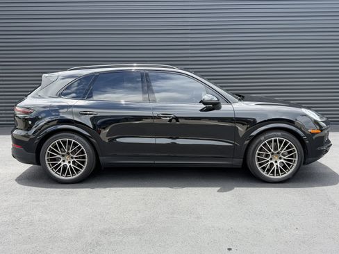 Certified 2023 Porsche Cayenne Platinum Edition AWD/4WD image 8