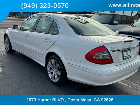 Used 2009 Mercedes-Benz E 350 4MATIC Sedan image 4