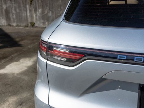 Used 2020 Porsche Cayenne image 18