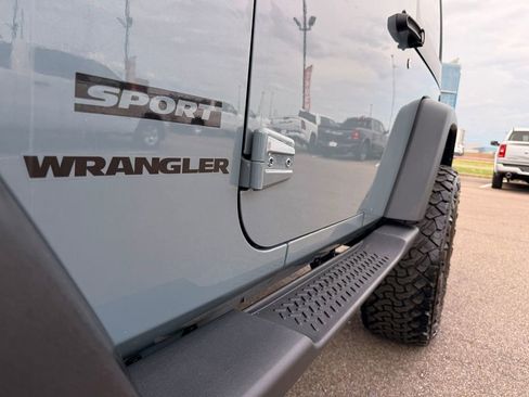 Used 2014 Jeep Wrangler Sport w/ Connectivity Group AWD/4WD image 10
